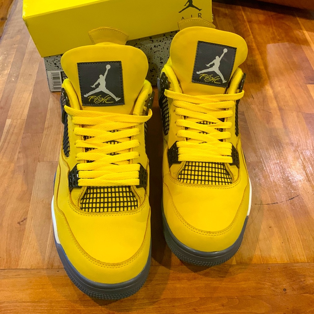 Nike Air Jordan Retro 4